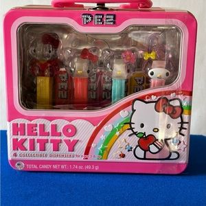 Hello Kitty lunch box w/collectible pez dispensers
